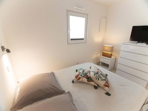 GASBRU - Golfe de St-Tropez - Rez de jardin T2 cabine avec accès plage piscine et tennis GASBRU - Golfe de St-Tropez - Rez de jardin T2 cabine avec accès plage piscine et tennis