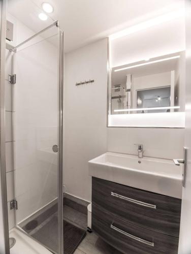 GASBRU - Golfe de St-Tropez - Rez de jardin T2 cabine avec accès plage piscine et tennis GASBRU - Golfe de St-Tropez - Rez de jardin T2 cabine avec accès plage piscine et tennis