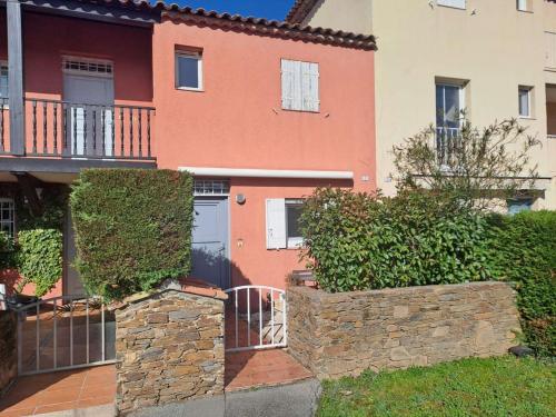 GASBRU - Golfe de St-Tropez - Rez de jardin T2 cabine avec accès plage piscine et tennis GASBRU - Golfe de St-Tropez - Rez de jardin T2 cabine avec accès plage piscine et tennis