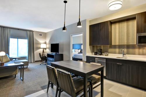 Residence Inn by Marriott Cleveland Airport/Middleburg Heights - image 9
