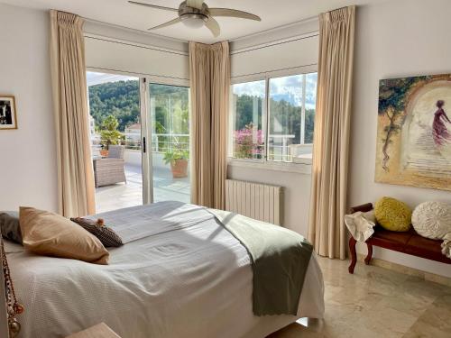 Entire villa with pool, ocean & mountain views in กินต์ มาร์