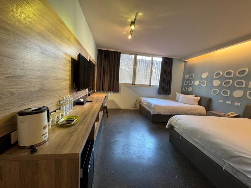 Quadruple Room with Private Bathroom image 10