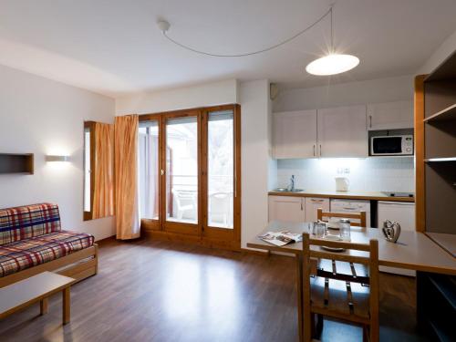 Studio 2 Pers. Centre Ville avec Balcon - FR-1-512-97 - La Tania