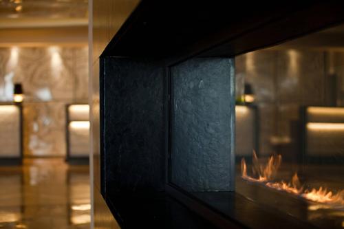 Renaissance Newark Airport Hotel - image 7