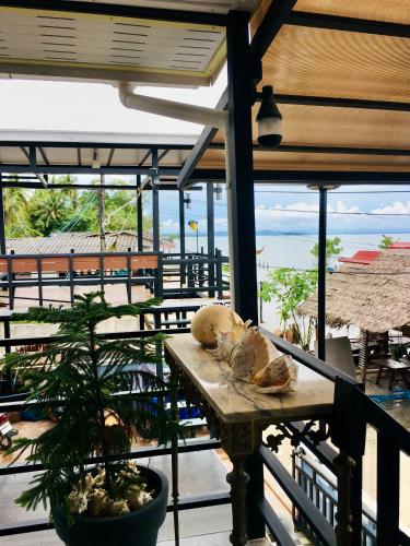 View, Cherlyn Homestay เฌอลินน์โฮมสเตย์ เกาะลิบง near Lim lay Noddle Shop