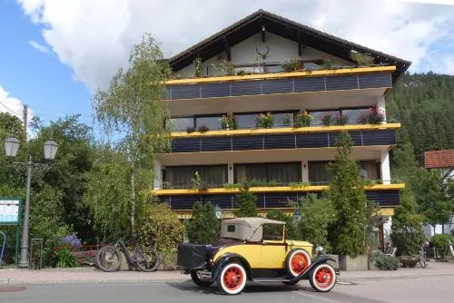 Hotel Hirsch mit Café Klösterle in Enzklösterle, Deutschland