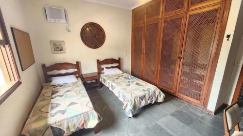 Casa 4 suites A/C Piscina, churrasqueira, Praia da enseada in ชารดิง วีร์จิเนีย