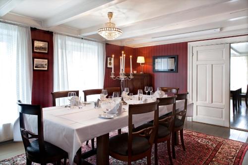 อาหารและเครื่องดื่ม, Hotel Kong Carl in แซนฟยอร์ด