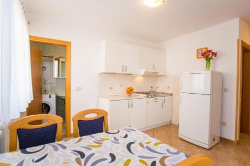 Apartments Lorena B in เซเลนา ลากูนา