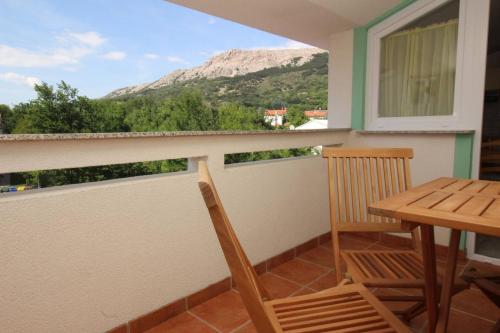 2 bedrooms, 4 beds