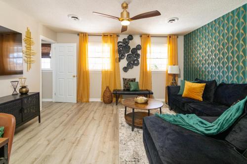 Family friendly & 5-mins to downtown Graham in Graham, USA