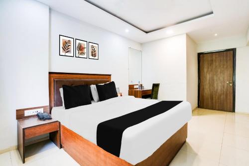 1 king bed, 2 queen beds