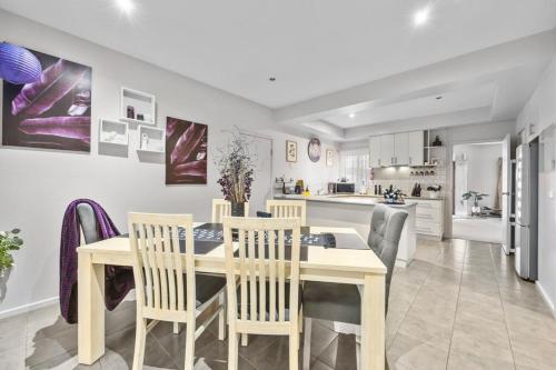 Létesítmények, 3BR Home 4mins drive to Sovereign Hill & Lake Wendouree with Free Parking in Ballarat Központ