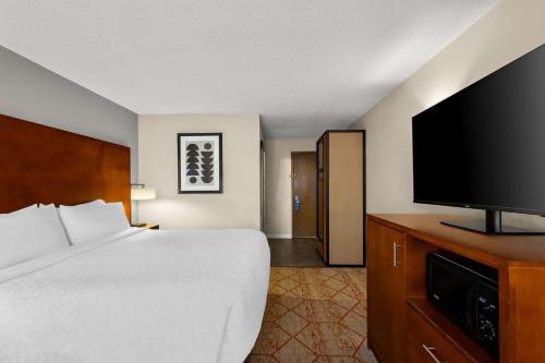 Holiday Inn Express Fremont Angola Area an IHG Hotel - image 11