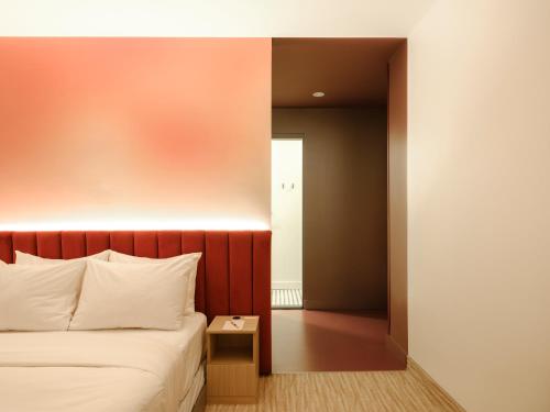 Rose Hôtel Invisible - image 2