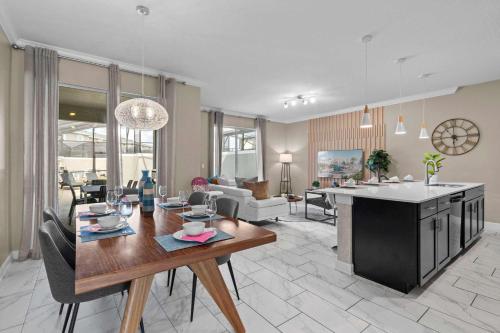 Relaxing Getaway Near Disney with Pool & Themed Rooms - image 6