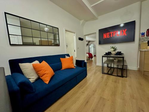 Stylish Old Trafford 2BR Apartment, FREE Parking, Near Stadium & City Centre, Manchester