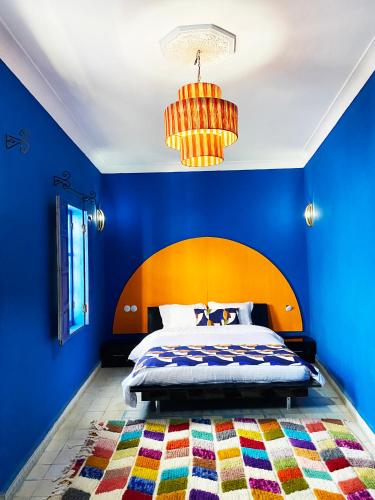 1 queen bed, 1 twin bed