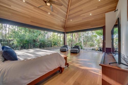 Resort-Style Home on Keauhou Bay Great for Groups