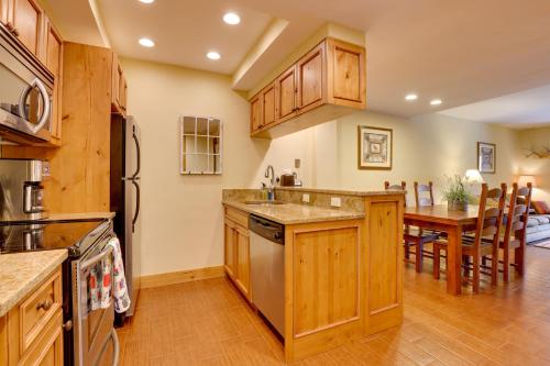 Condo with Hot Tub Access - Quick Bus Trip to Ski!, Vail (zdjęcie 7)