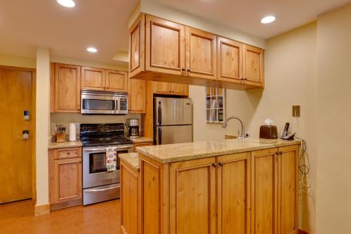 Condo with Hot Tub Access - Quick Bus Trip to Ski!, Vail (zdjęcie 8)
