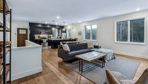 Fireplace Woods Club Access - Modern Quechee - image 7