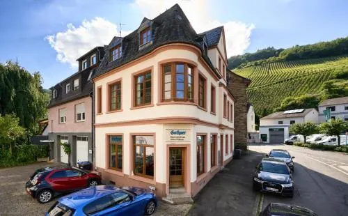 BG Living & Hosting - Großzügiges Ferienhaus an der Mosel in Traben-Trarbach - Top Lage - bis 16 Personen, Parkplatz, WLAN & Netflix in Traben-Trarbach, Deutschland
