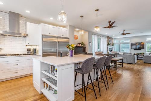 Luxury 5-Bedroom Home in LoHi in Highland
