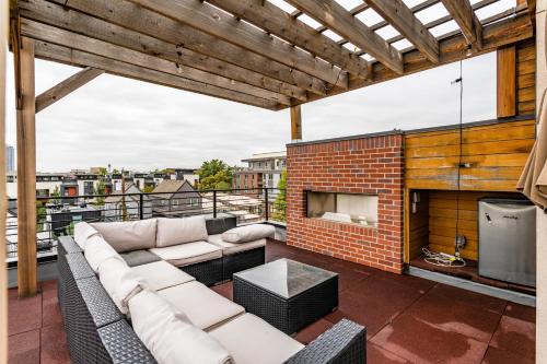 المرافق, Luxury 5-Bedroom Home in LoHi in Highland