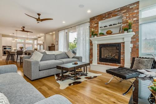 Luxury 5-Bedroom Home in LoHi in Highland