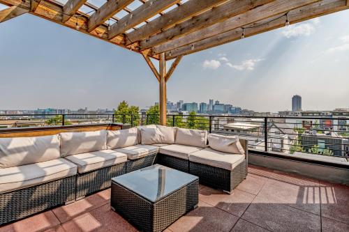 المرافق, Luxury 5-Bedroom Home in LoHi in Highland