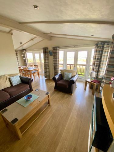 Limestone Lodges in บาวเนส