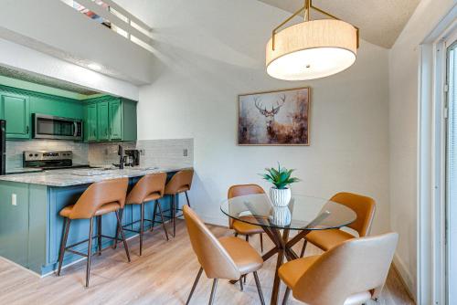 Updated Boulder Lake Club Condo Near Slopes! in Jim Thorpe, USA