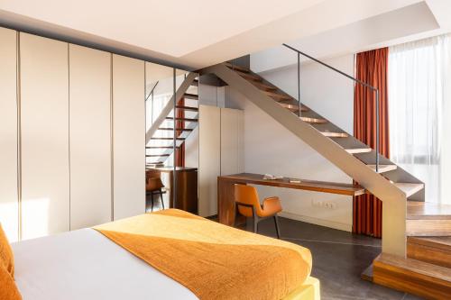 Three-Bedroom Deluxe Apartment image 10