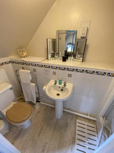 Yallands Farmhouse - image 5