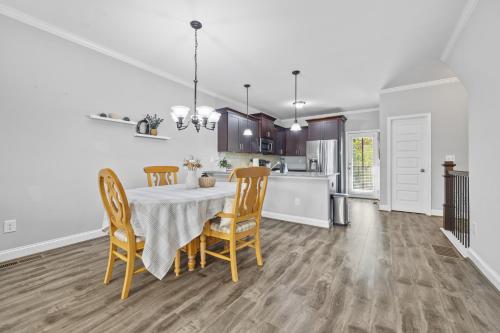 Konyha, Garage w/ Veranda & Washer + Dryer in Edgewood