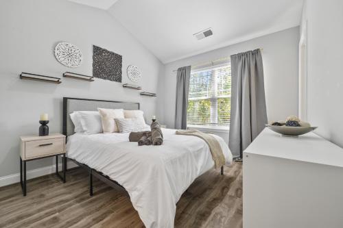 Garage w/ Veranda & Washer + Dryer in Edgewood