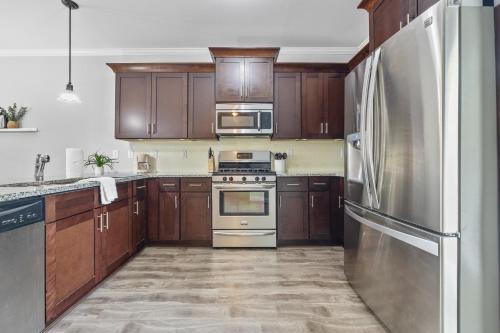 Konyha, Garage w/ Veranda & Washer + Dryer in Edgewood