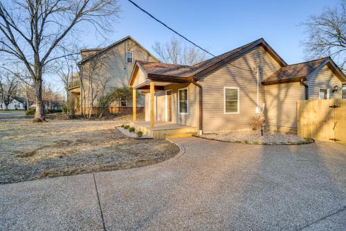 Home 14 Mi to Highpoint Health with Fenced Yard! in Hendersonville (TN)