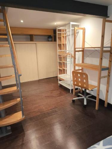 Loft duplex 2 chambres 102 m2 - Tap to explore photos