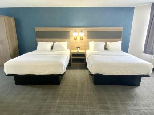 2 queen beds