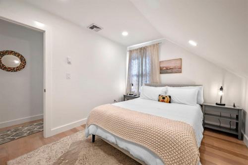 Family Friendly 3BD Oasis-Parking, WIFI & Pets OK! thumb 4