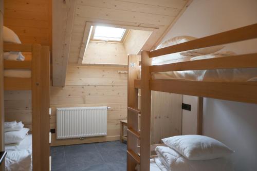 1 bunk bed