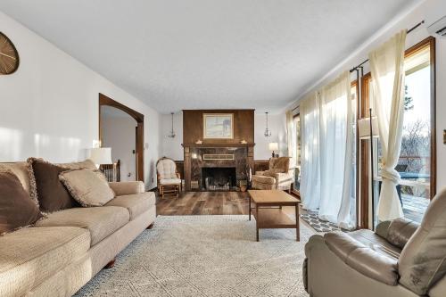 Lakefront Escape on Lake Hudson cabin, Salina