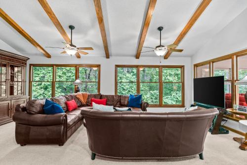 Lakefront with Dock and Hot Tub in Westminster (SC)