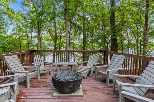 Lakefront with Dock and Hot Tub in Westminster (SC)