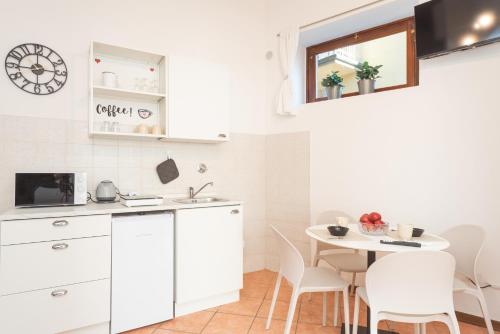 Giada 103 - Central Florence Apartment by the train station - image 12