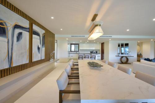 Condo Silver in El Encanto