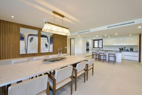 Condo Silver in El Encanto