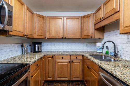 Cozy Duplex w King Bed 2 Full in Maryville (TN)